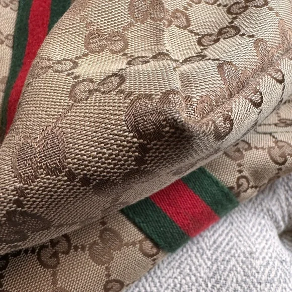 Gucci duffle travel/gym bag *PRICE is FIRM - Picture 8 of 16